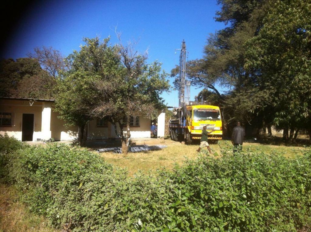 The drilling vehicle beside Barlastone Park school